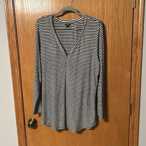 Waffle Knit White and Black Striped V-neck